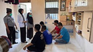 Pastikan Layanan Kesehatan Prima, Klinik Lapas Narkotika Karang Intan Jalankan Inovasi “Jemput Bola” di Blok Hunian