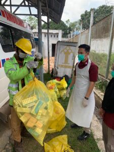 Pastikan Pengelolaan Limbah Medis Sesuai Prosedur, Klinik Pratama Lapas Narkotika Karang Intan Lakukan Pembuangan Melalui Pihak Ketiga