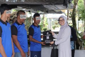 Bee World Banjarbaru Serahkan Bahan Pelatihan kepada Warga Binaan Lapas Narkotika Karang Intan