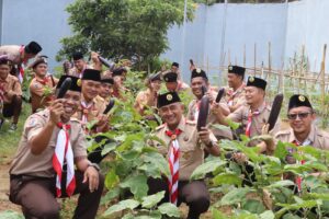 Lapas Narkotika Karang Intan Panen Terong, Wujudkan Kemandirian Pangan Lewat Partisipasi Pramuka WBP