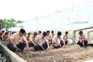 Perluas Lahan Produktif, Lapas Narkotika Karang Intan Tanam Bibit Melon Golden di WAE 2