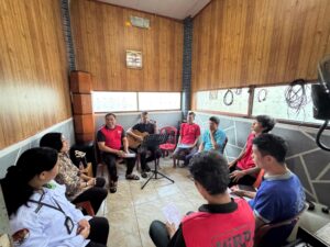 WBP Nasrani Lapas Narkotika Karang Intan Laksanakan Kebaktian Rutin, Suasana Khusyuk Penuhi Ruang Ibadah