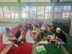 Warga Binaan Lapas Narkotika Karang Intan Dalami Al-Qur’an, Ikuti Pembelajaran Baca Tulis di Masjid At-Taubah