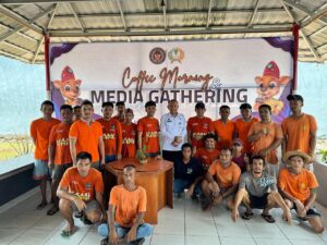 Dari Pembinaan Menuju Kepedulian: Kalapas Karang Intan Motivasi Warga Binaan Melalui Sosialisasi Kebersihan