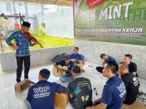 Warga Binaan Karang Intan Petik Semangat di Balik Panting: Musik Jadi Media Pembinaan dan Pelestarian Budaya