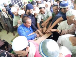 Lapas Narkotika Karang Intan Berbagi Kue dan Teh Kopi kepada Warga Binaan Usai Salat Jumat