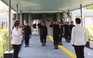 Perkuat Barisan Pengamanan, Ka KPLP Lapas Karang Intan Beri Arahan Pra-Dinas kepada Regu II