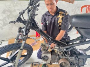 Asah Kemandirian, Warga Binaan Lapas Narkotika Karang Intan Tingkatkan Keahlian Merakit Sepeda Motor