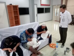 Warga Binaan Lapas Narkotika Karang Intan Ikuti Proses Pembuatan Sasirangan Bermotif Dayak dan Tuguh Alabio